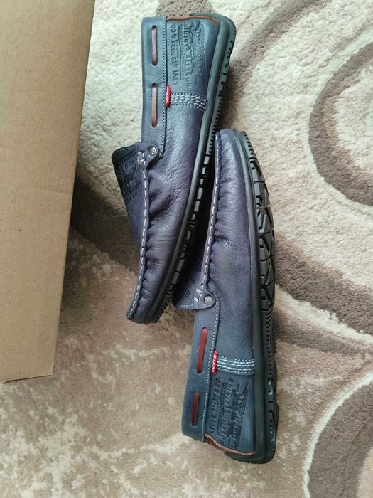 Продам нові мокасини з натуральної шкіри Levi's