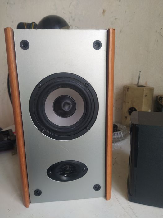 Музыкальные колонки.