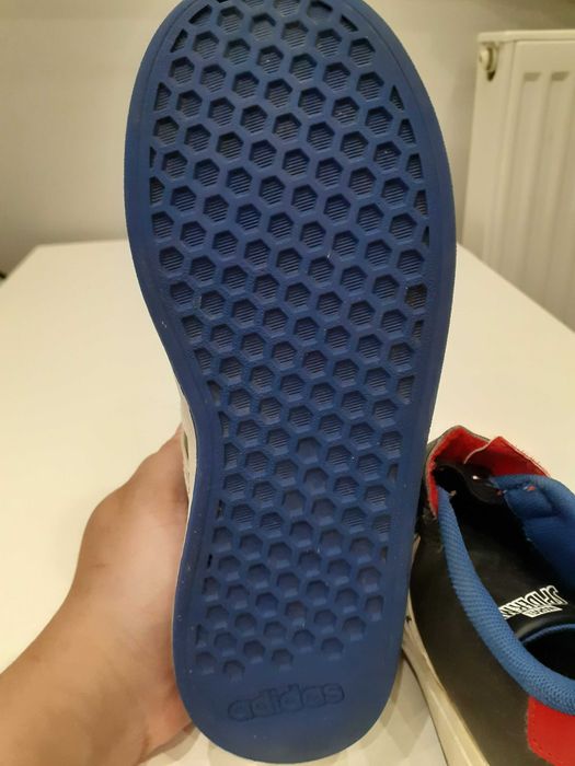 Dziecięce buty Adidas Grand Court Spider-Man Marvel r. 34 (21 cm) rzep JS0742