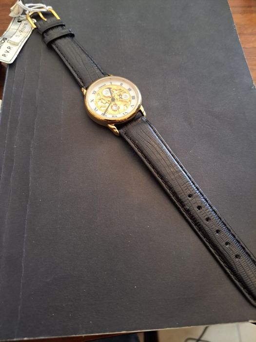 Relógio cosmos com etiqueta