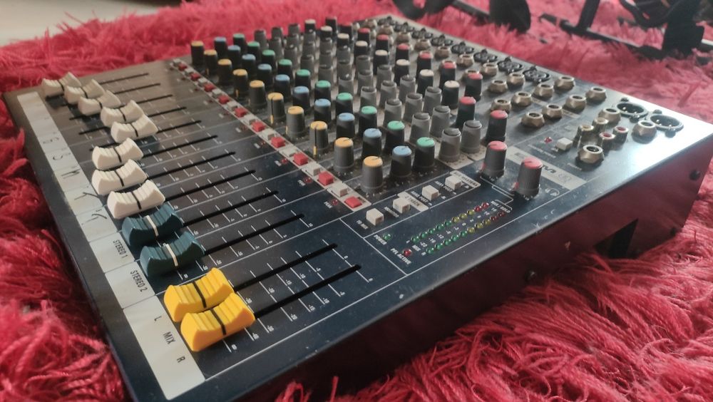 mikser analogowy Soundcraft EPM 8
