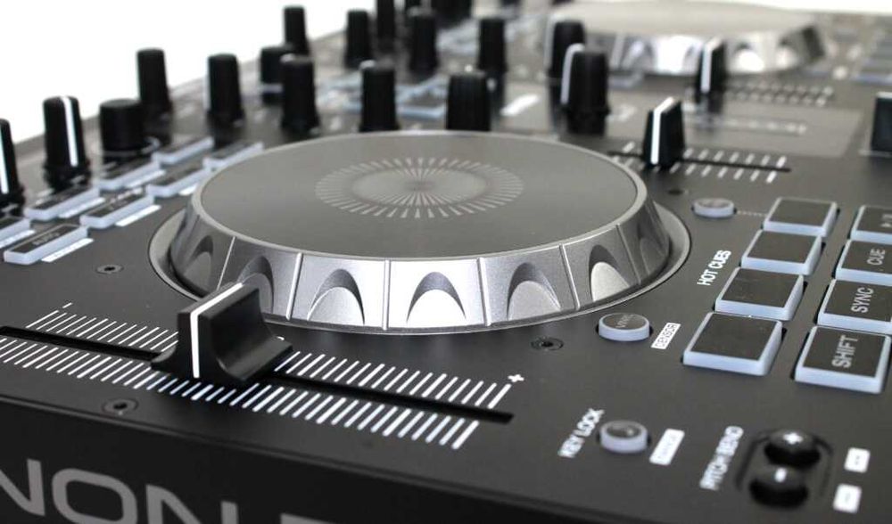 DJ контроллер Denon MC4000