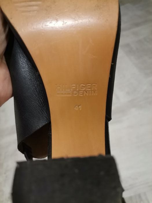 Sandały r41 Hilfiger, czarne wysokie eleganckie