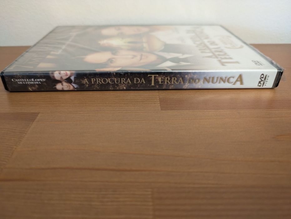 DVD NOVO e SELADO - " À procura da Terra do Nunca " (2004)