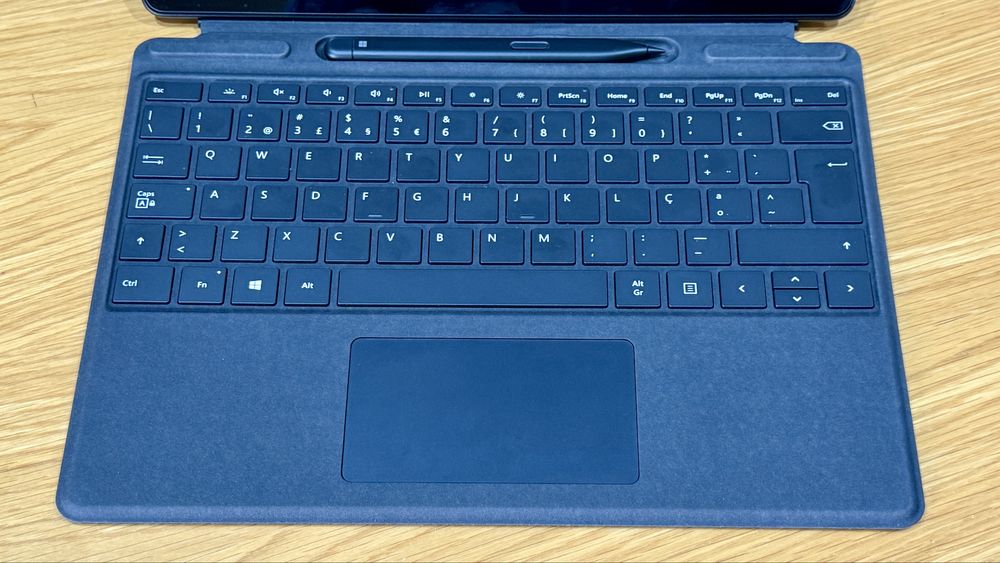 Surface Pro 9 i5 256GB 8GB Teclado Caneta