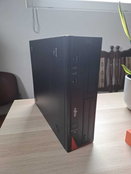 Komputer biurowy PC Fujitsu Esprimo E520 E85+ – Intel Core i5-4460 16 GB RAM SSD 512 GB Windows 10 Pro
