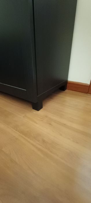 Aparador BESTA IKEA com vidro preto