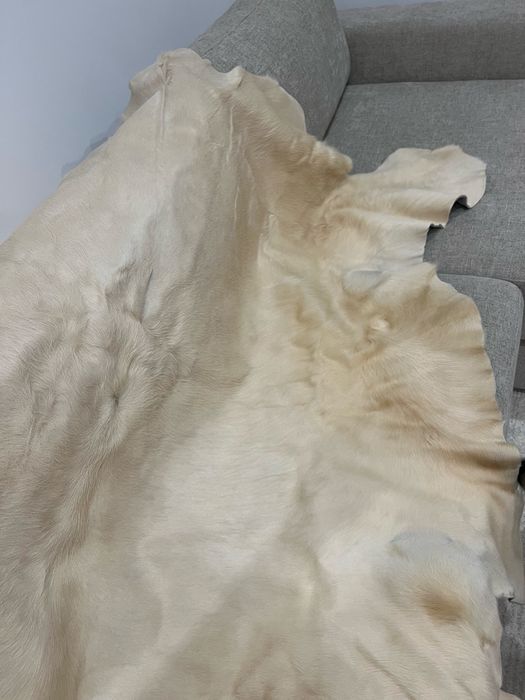 Pele de Vaca Natural Original 1,5 × 2 – Manta Sofá / Tapete