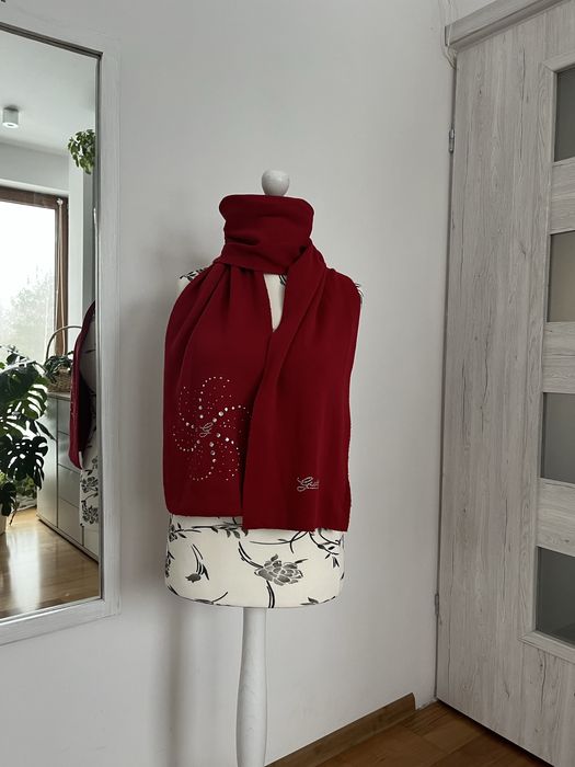 Szalik Guess -klasyczny