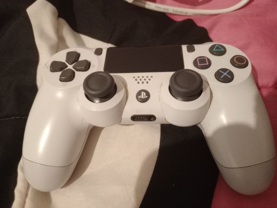 PS3 Slim 129gb com hen com gta5 fifa 2014 fifa word cão fifa 17 19 good of war HD grid 2 Skate3 com todos os fios sem comando ou um de ps4
