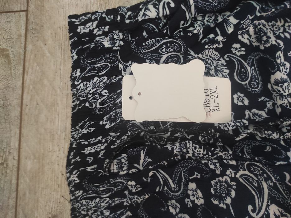 Nowe spodnie z metką