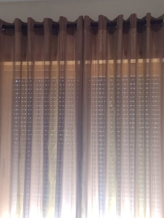 Cortinados de quarto ou sala muito bonito