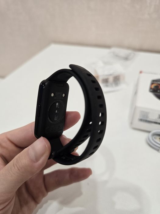 Продам huawei band 9