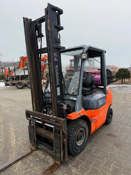 wózek widłowy TOYOTA 7FGF25 LPG 2500kg 4.0m przesuw pozycjoner 2005rok