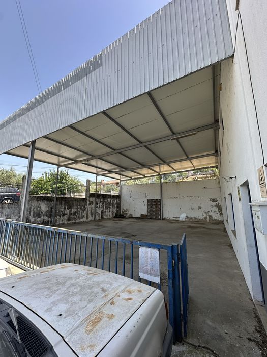Armazem e lugradora Chamusca perto do terminal tir dos riachos