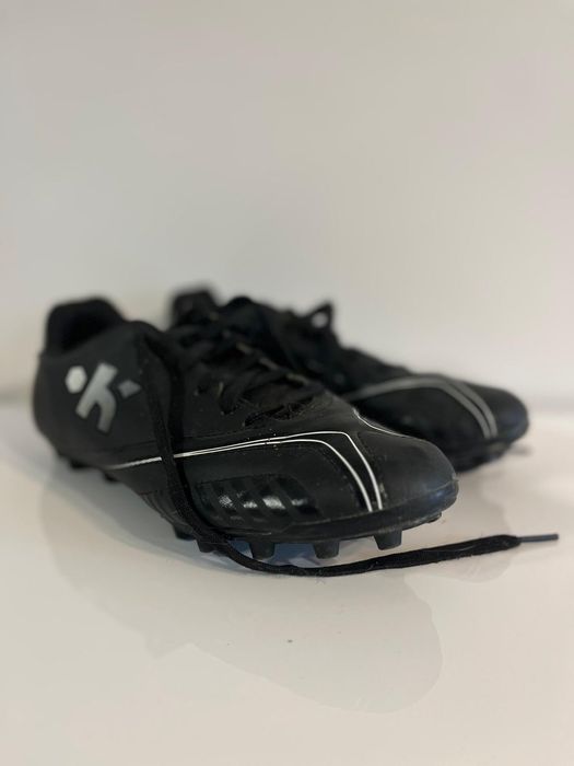 buty piłkarskie marki Kipsta w rozmiarze 39