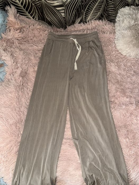 Luźne spodnie na wiązanie