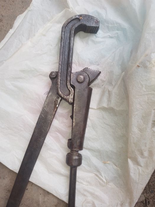 топор у 8, сокира зик ,  коса  , ключ трубный , коса