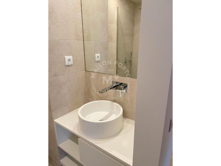 Apartamento T3 com Suite, Varanda com churrasqueira e Box de Garage...