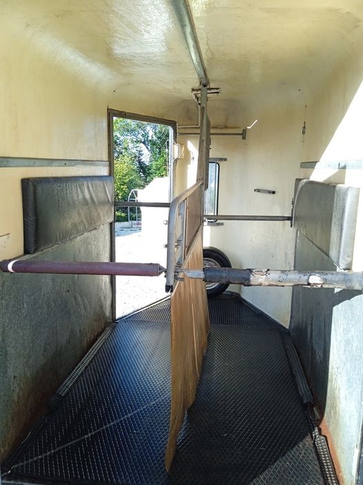 Atrelado reboque roulote 2 cavalos casa arreios