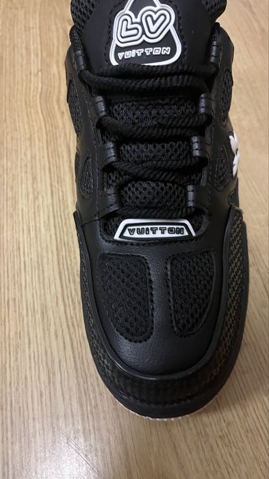 Czarne buty lv skate
