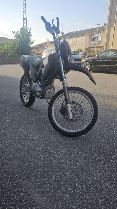 Vendo ou Troco AJP Pr3 125
