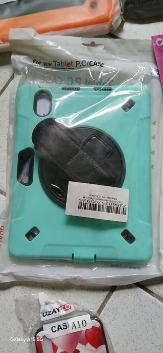 Etui na tepefony i tablety