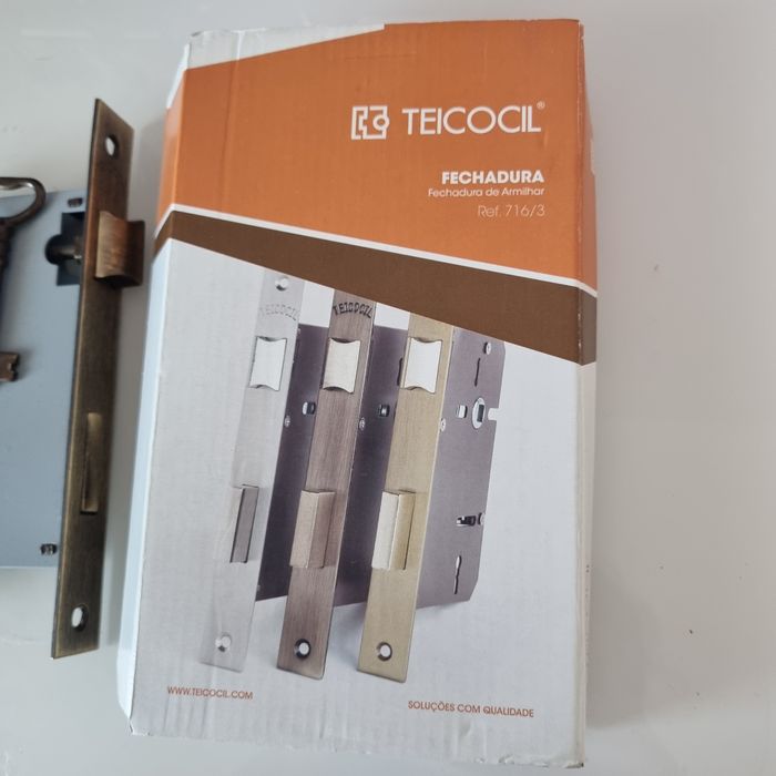 Fechadura de porta dourada Leroy Merlin marca Teicocil, nova na caixa