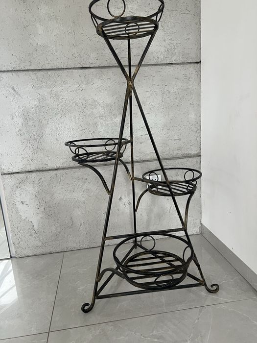 Kwietnik ze stali wysokosc 113 cm