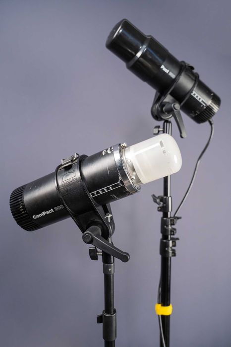 2 flashes Profoto Compact 300
