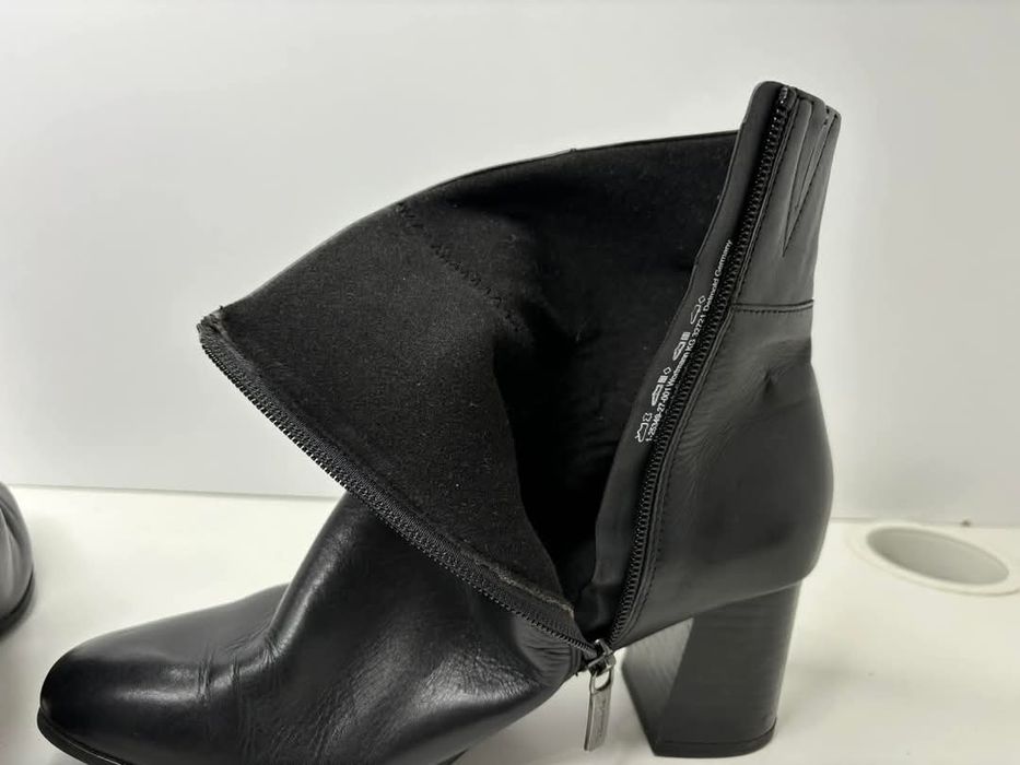 Botki skórzane delikatnie ocieplane Tamaris Rozmiar 38 czarne