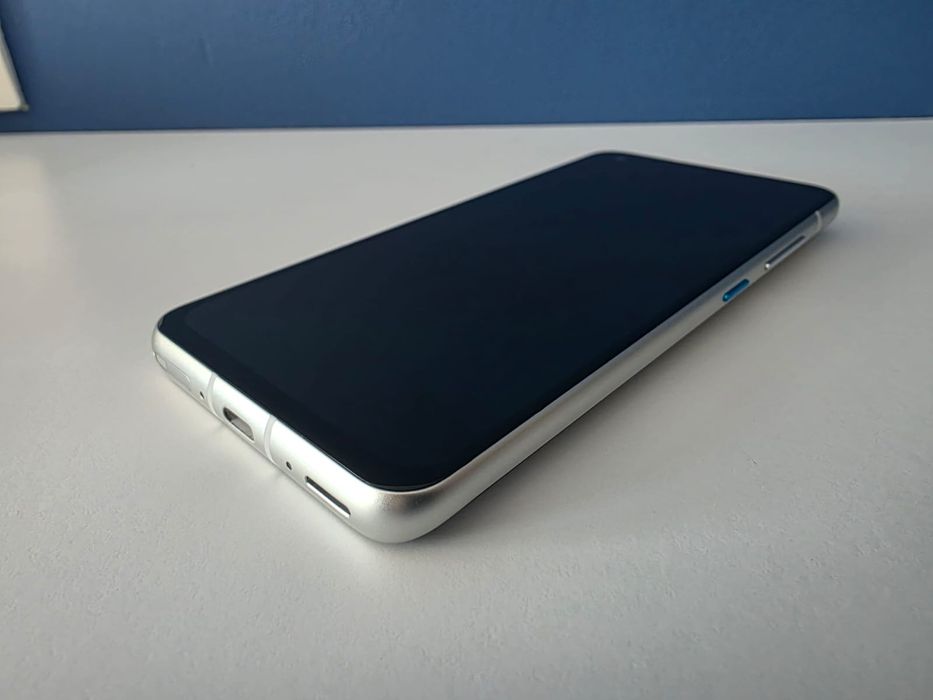 ASUS Zenfone 8 8/128 GB odnowiony mały jak