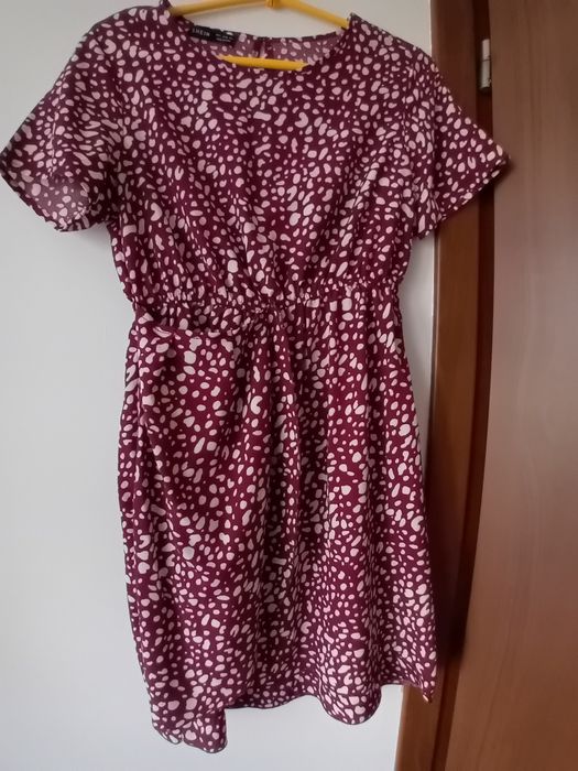 Lekka sukienka w kolorze wiśni. S