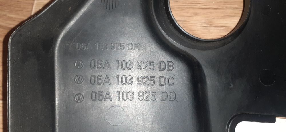 Декоративна кришка мотора шкода октавія