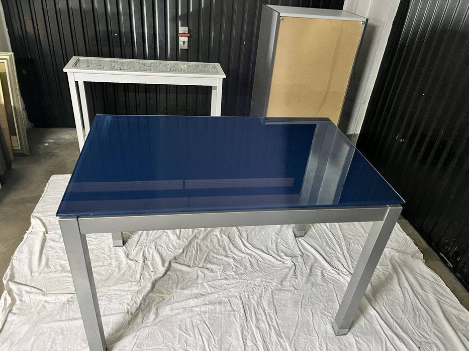 Mesa de vidro extensível azul
