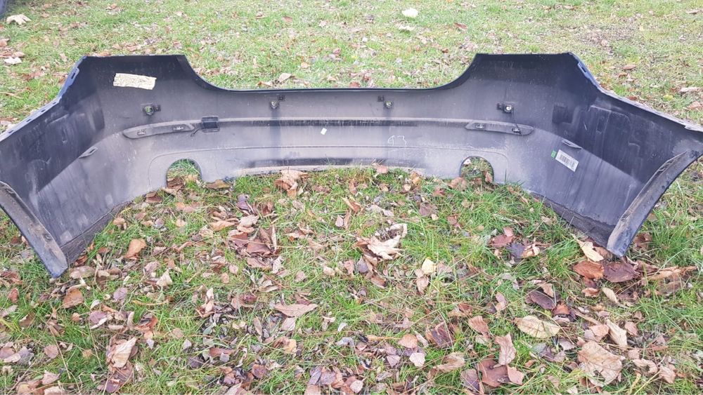 Zderzak tyl f10 kolor 668 (schwarz II) w kolor