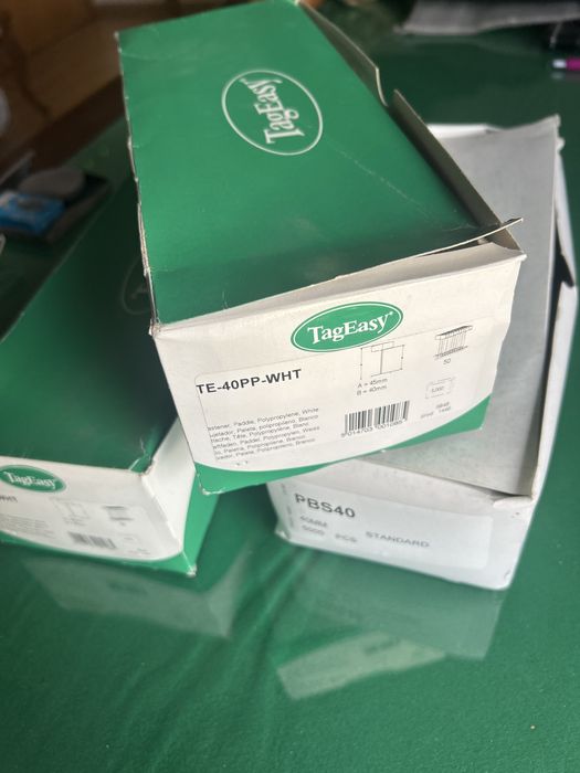 15000 Fixadores de etiquetas.