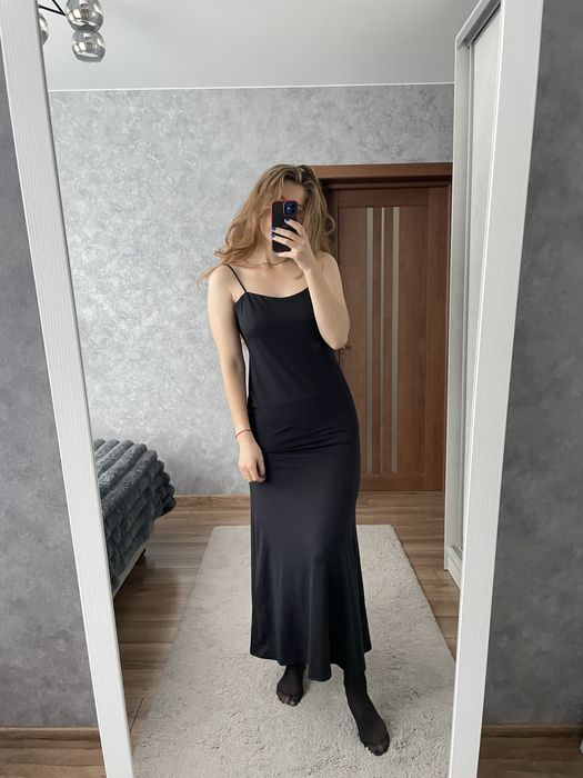 Довге плаття максі сукня вечірня на тонких бретелях з відкритою спиною