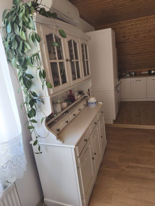 Witryna biała, kredens prowansalski.