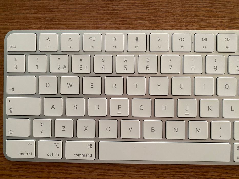 Teclado Magic Keyboard Apple PT com Touch ID