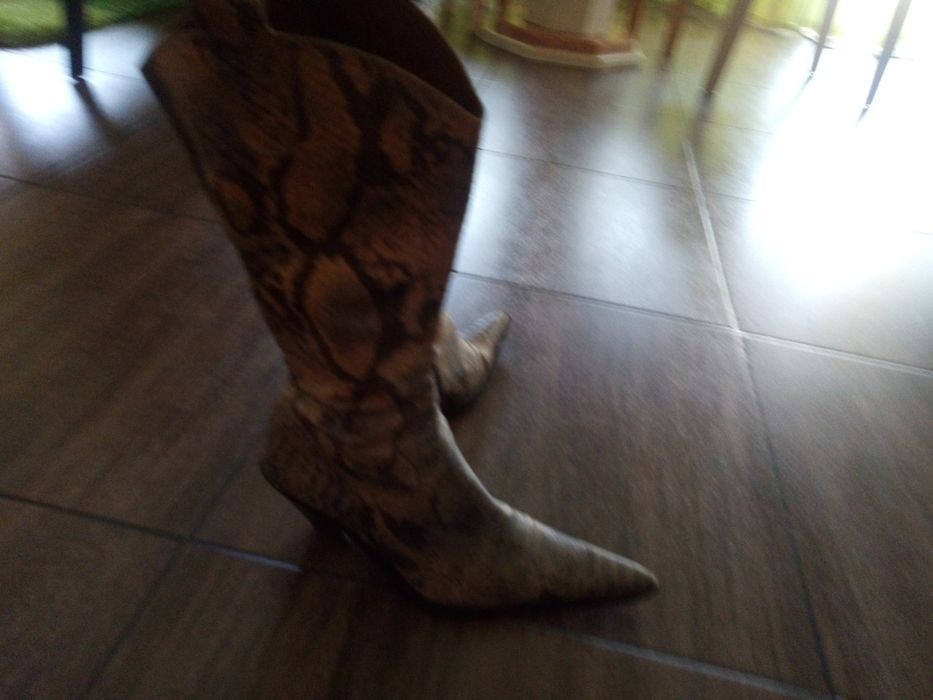 Botas em pele