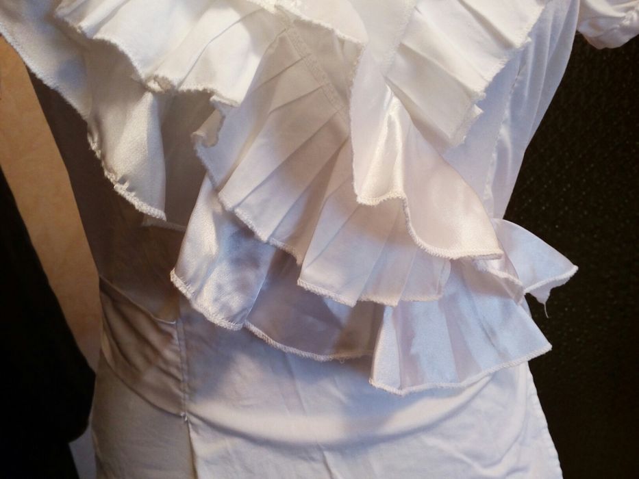 Bluzka biała z falbankami