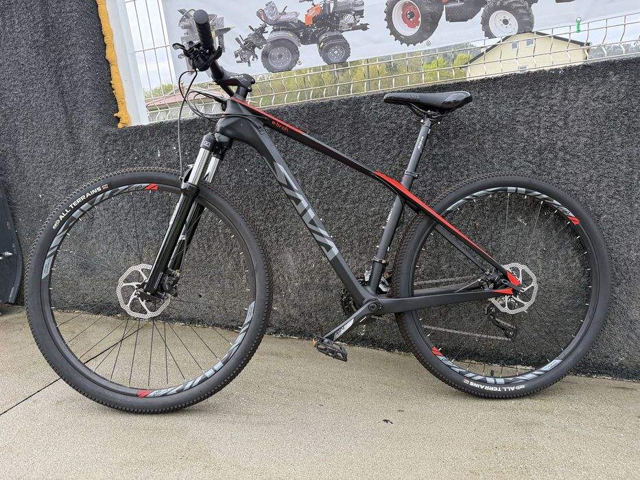 Bicicleta em carbono nova