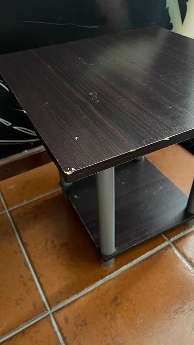 mesa de apoio com prateleira