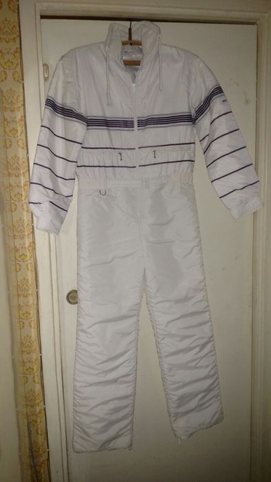 Продам женский комбинезон для катания на лыжах