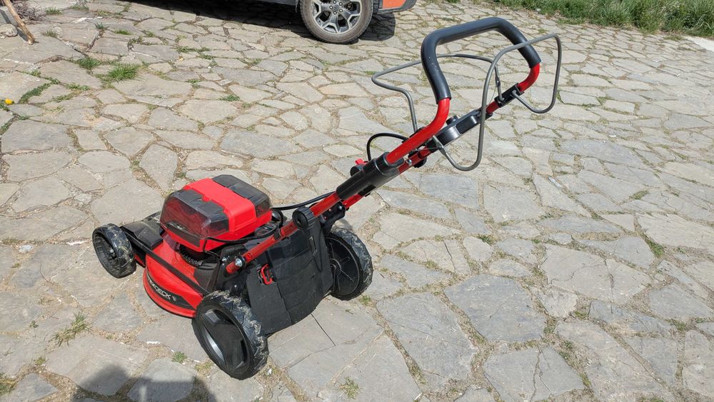 Kosiarka akumulatorowa z napędem 3x5.2Ah+ robot