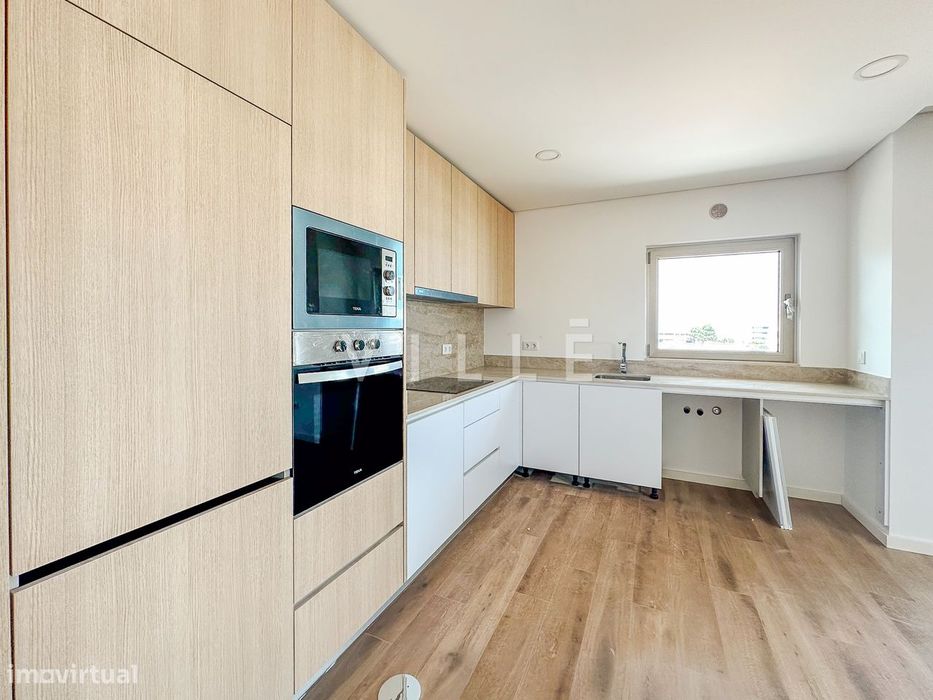NEW T3+1 Duplex with Enclosed Garage