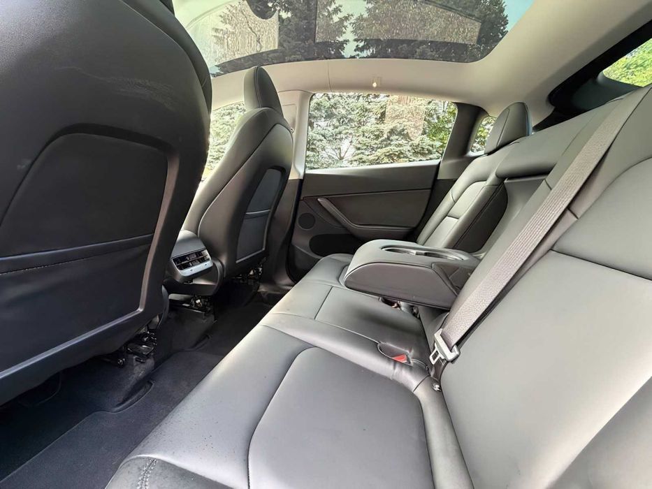 Tesla Model Y      2023