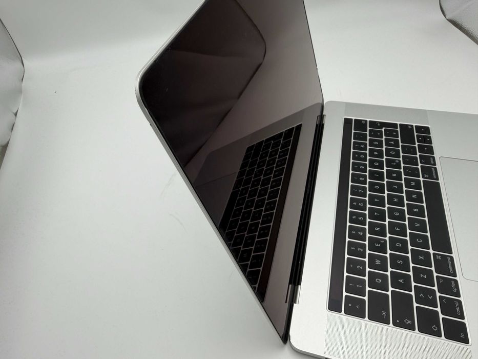 Apple Macbook Pro i7 2.8GHz | 16GB | 512GB