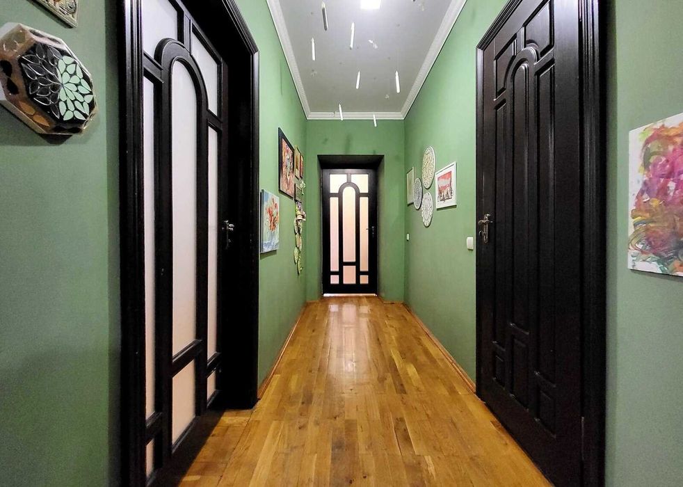 Продам квартиру з гаражем в Центрі міста